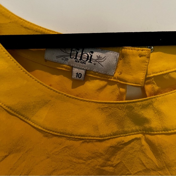 Tibi Yellow Floaty 💯 Silk Blouse - Picture 3 of 6